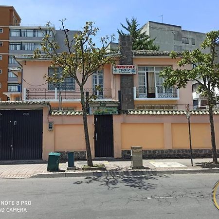 Hostel Luz Robles Quito Exterior photo
